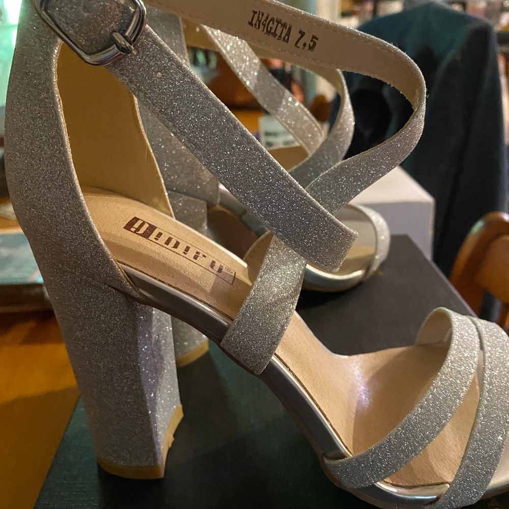 Shoes(heels)